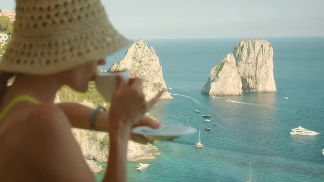 Bag of Whole Coffee Beans Blend Capri 8 oz